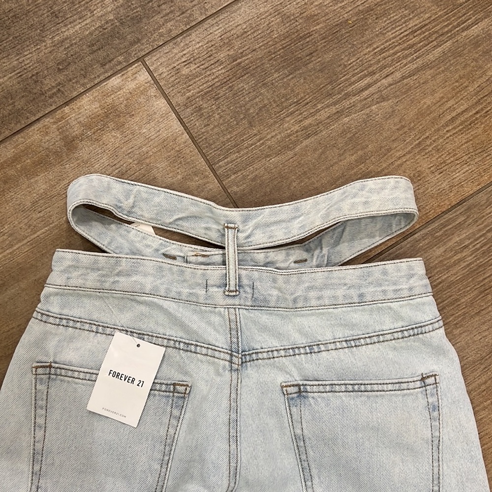 NWT{Forever 21}Sz 25 Cut Out Straight Leg Light Denim Jeans - Picture 9 of 16